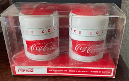 7223-7 € 15,00 coca coca peper en zoutstel aardewerk wit rood.jpeg